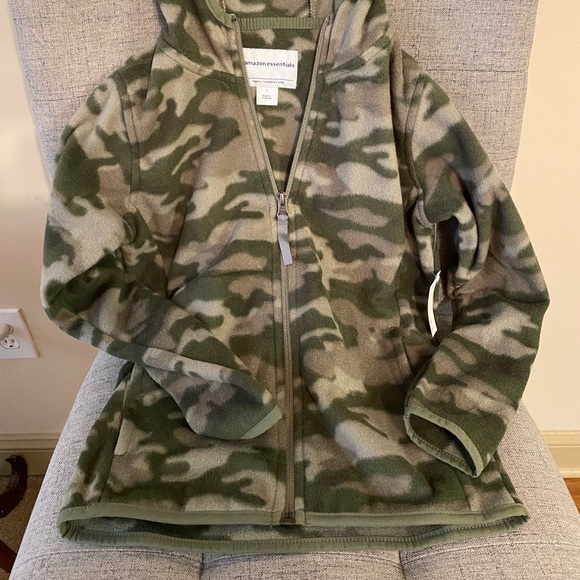 Amazon Essential Boys Camouflage fleece jacket  zipper attached hood NWT - Picture 5 of 5